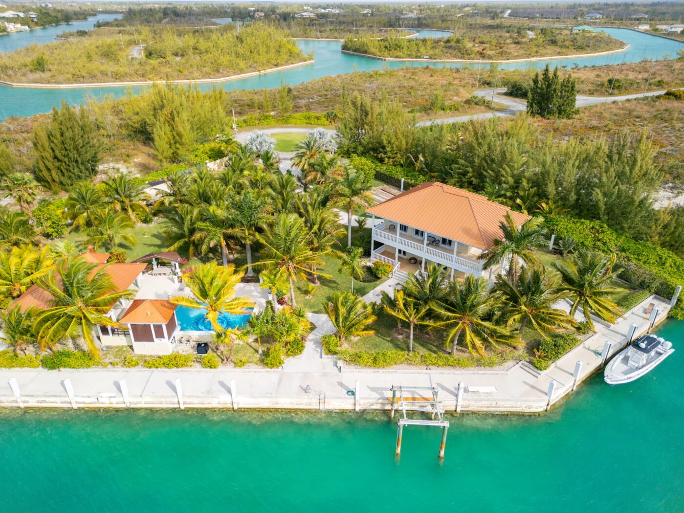 book villa in Lucaya Bahamas